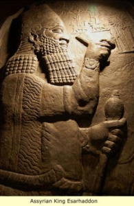 Asyrský Král kouřící dýmku